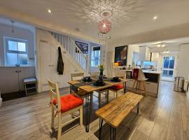 MAGICAL HARRY POTTER THEMED HOME IN WATFORD - FREE off-street PARKING, hotel v destinaci Watford
