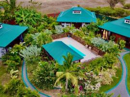 Titalee Lodge 3 Villas autour d'une piscine