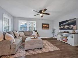 Downtown Gem, 2 Kings, 1 Queen, Newly Renovated