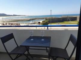Appartement de 90 m2 en 1ere ligne face a l'ocean, hotel in Vila Praia de Âncora