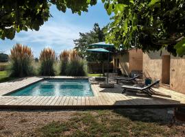 Mas en Provence calme et sérénité piscine chaufffée, ξενοδοχείο σε Verquières