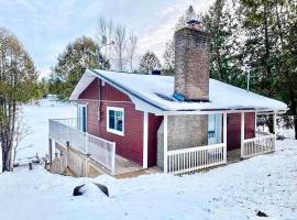 Chalet bord de l'eau et sentier, hotel a Mont-Laurier