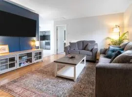 Near Historic Downtown Apex, Sleeps 8, King Bed