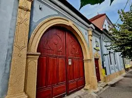 Armenopolis - Adults Only