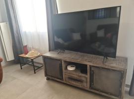 Charmante maison Les Cèdres Bleus, Hotel in Loon-Plage