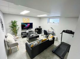 Stylish Basement Suite with Modern Comforts, cheap hotel in Winnipeg