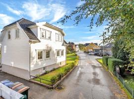 Family-friendly home near canal, hotel in Spangereid