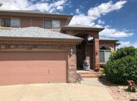 1 or 2 bedrooms with bath in our shared home at Indian Peaks Golf Course, homestay in Lafayette