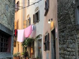 Kate's Townhouse, hotel with parking in Buzet