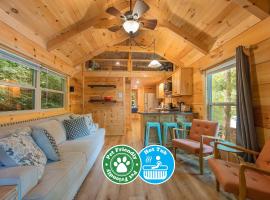 Ryon Tiny Home Cabin City-side Rustic Retreat, rumah kecil di Chattanooga