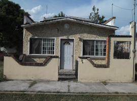 Rústica y armoniosa casa de campo cerca de las estacas, hotel en Ticumán