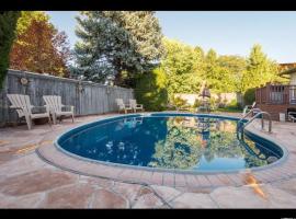 Wasatch Front home with pool close to everything!, cottage sa Murray