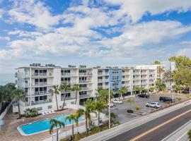 Indian Shores Condo at Holiday Villas II, aparthotel di Clearwater Beach