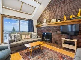Sunrise Village East Glade B2 Cozy Ski-In Ski-Out 3-Bedroom Condo with Fireplace & Resort Amenities