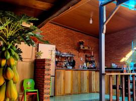 Nhà Sàn Bên Suối, Hotel in Buôn Ðũng