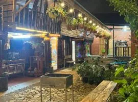 Nhà Sàn Bên Suối