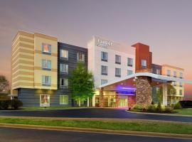 Fairfield Inn & Suites by Marriott Jackson, отель с бассейном в городе Джексон