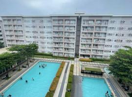 Cozy 1 BR Condo with PS4 at Trees Residences, hotel en Manila