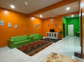 Pelangi Homestay 2، فندق في باتشوك