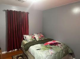 Divine GUEST HOUSE Room B 6MINS TO NEAR Newark Liberty International Airport AND 4 MINS To Penn Station Prudential – hotel w mieście Newark