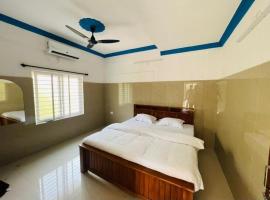V K HOLIDAY HOMEs, hotel with parking in Malpe