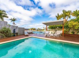 Luxurious Waterfront 5 bedroom coastal retreat on Amarina, hotell i Mooloolaba