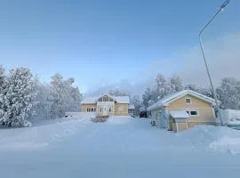 Arctic Lakeside Villa