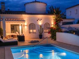 Charmante villa avec piscine dans les canaux