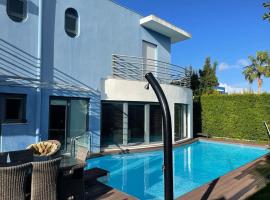 Villa 25 minutes from Lisbon & 10 min from the sea with private pool & jacuzzi、キンタ・ド・アンジョのコテージ