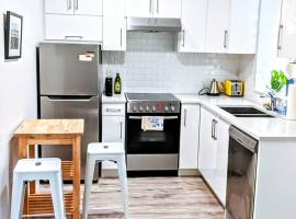 ENTIRE Garden Apt-Private Parking+Central Location, appartement in Vancouver