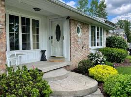 Gorgeous Williamsville Home in Central Location, hotel in Buffalo