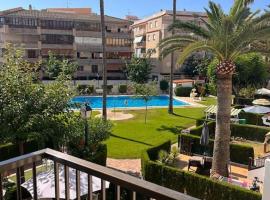 Bungalow con jardin y piscina cerca de la playa, hotell i Oropesa del Mar