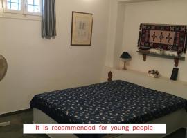 Youth Ηostel Archipelagos - semi basement studio at Possidonia, cheap hotel in Ano Syros