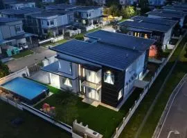 TropINN Villa- CornerHouse•BIGPool•BBQ•KTV•Billard