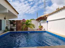 Casa em Búzios c/ piscina e churrasqueira próx praia/centro – hotel z parkingiem w mieście Manguinhos