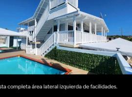 Cabanas Playa Santa/ Apto. A/ Swimming Pool/ Pool Table/ WIFI/ 3 min Beaches, familjehotell i Guanica