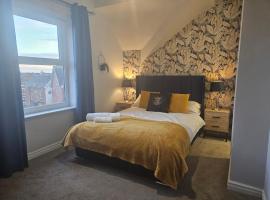 Superb 2 bed apartment on the Promenade Southport、サウスポートのホテル