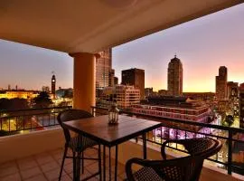 CBD Zenith Retreat - Views, Parking, Pool & Gym