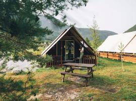Le Valserine - Camping éco responsable, hotel berdekatan Combe des Naz, Chézery-Forens