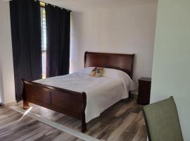 Tierra Adentro Bed and Breakfast, hotel com estacionamento em Naguabo