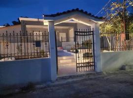 Karmen House, hotel a Salamís