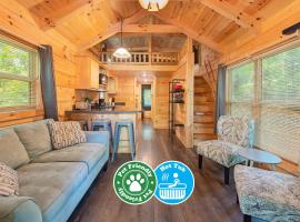 Eden Cabin Forested Tiny Home On Lookout Mtn, minijaturna kuća u gradu 'Chattanooga'
