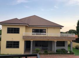 Aseda Lodge Gh, casa de muntanya a Accra