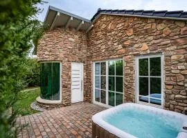 Designhaus - WHIRLPOOL - TERRASSE - GARAGE - 8 PERSONEN - AUFZUG - KÜCHE - FAMILIENFREUNDLICH - WIFI - NETFLIX