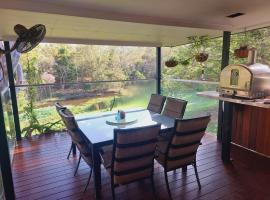 kin kin cottage, Noosa hinterland, walk to town., villa i Kin Kin