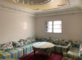 Appartement meublé sans vis à vis proche de toutes commodités 5 min à Marjane chaikh Zaid et centre ville, hotell med parkeringsplass i Khouribga