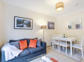 4 Bedroom High Wycombe Home With Free Parking Free WiFi Private Garden - Great Transport Links!, hotel en Buckinghamshire