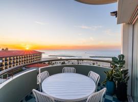 Sunsets Paradise 2BR with Private Parking, apartment in Herzelia 