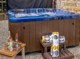 Bees cottage Luxury 5* Holiday cottage with Hot Tub: Scarborough şehrinde bir daire