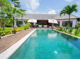 Villa Labak Sari Tabanan, hotel con estacionamiento en Antasari